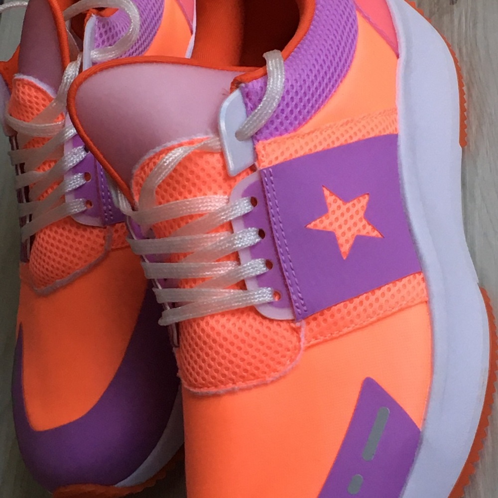 Converse RUN Star Ox Lava Glow Barely Grape Neon
